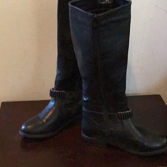 Boots , size 9, that zipper up used been wore once - Picture 2 of 5